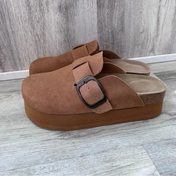 Cushionaire Platform Clogs Women’s 9 Camel Footbed Neutral Minimalist Fall New - Picture 1 of 10